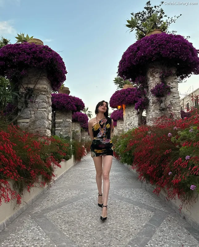 Alice Pagani photo 1 of 393