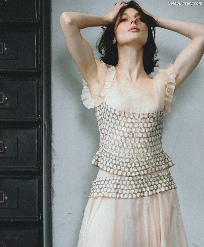 Alice Pagani photo 9 of 393