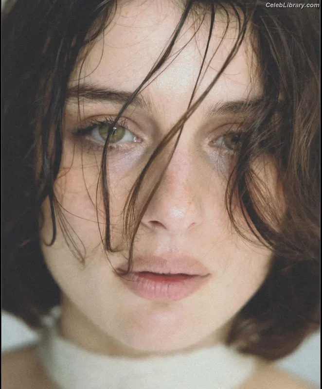 Alice Pagani photo 12 of 393