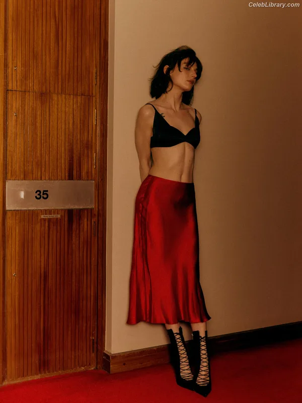 Alice Pagani photo 5 of 393