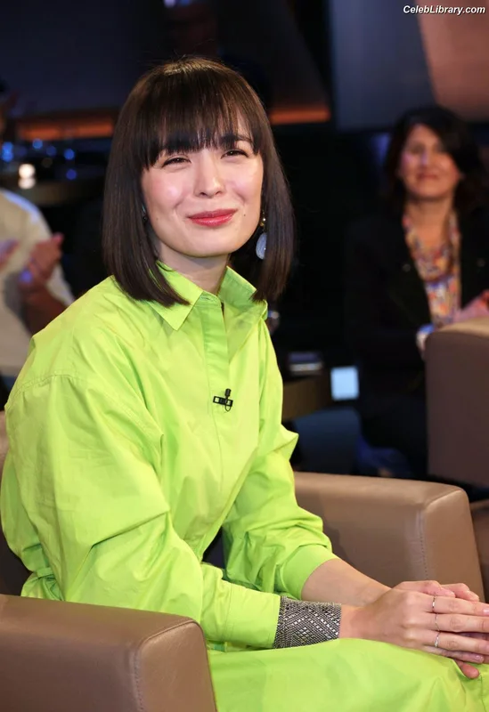 Alice Sara Ott photo 2 of 22
