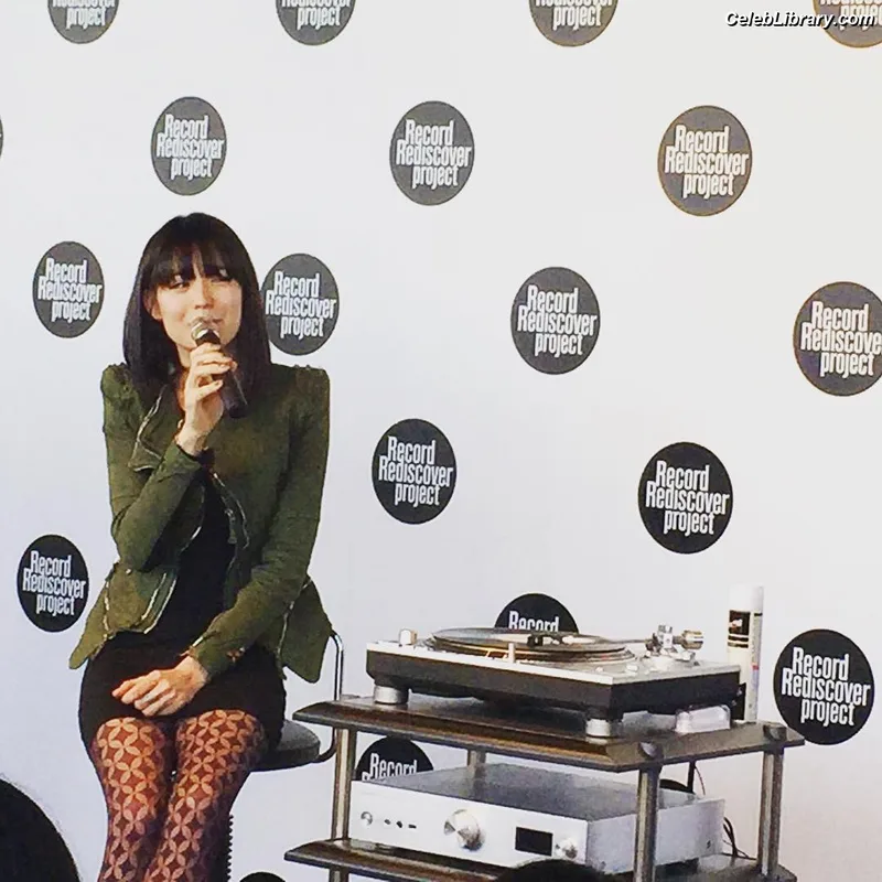 Alice Sara Ott photo 4 of 22