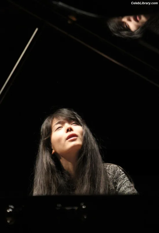Alice Sara Ott photo 3 of 22