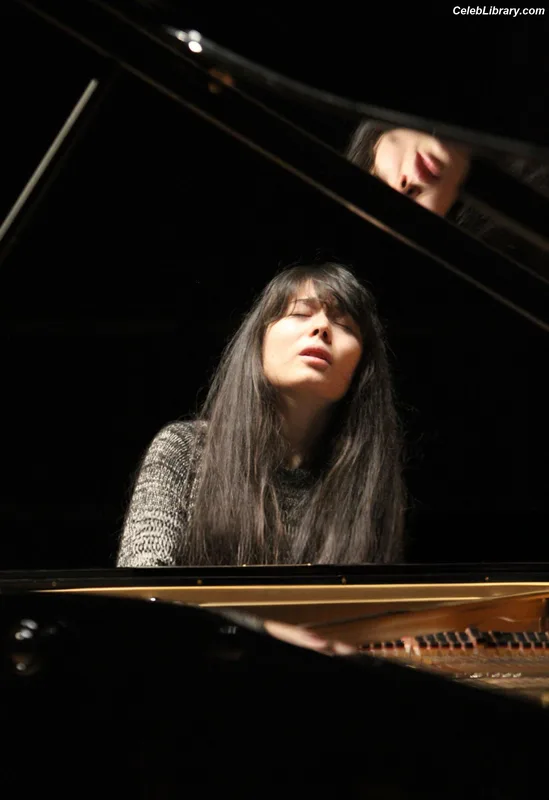 Alice Sara Ott photo 20 of 22