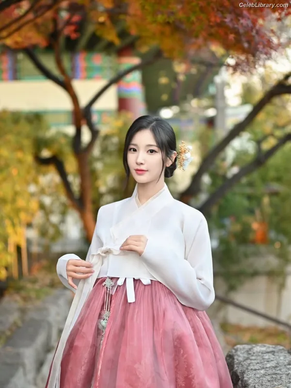 ALICE SOHEE Kim So-hee photo 2 of 42