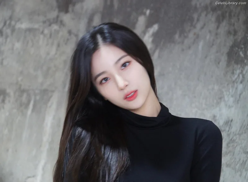 ALICE SOHEE Kim So-hee photo 2 of 42