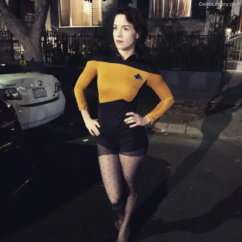 Alice Wetterlund photo 2 of 25