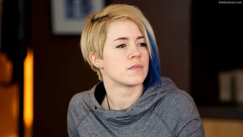 Alice Wetterlund photo 18 of 25