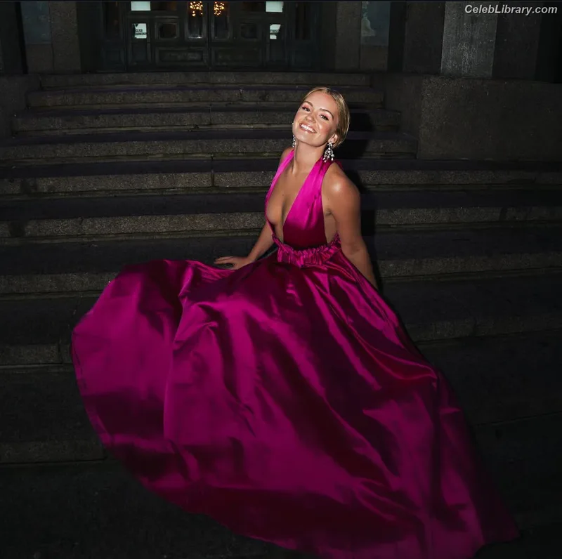 Alicia Agneson photo 20 of 50