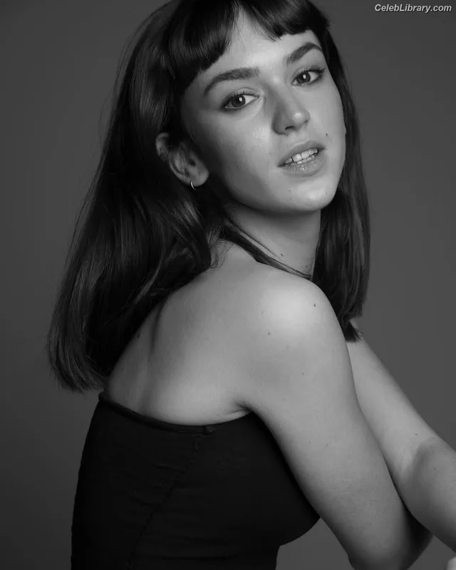 Alícia Falcó photo 2 of 63