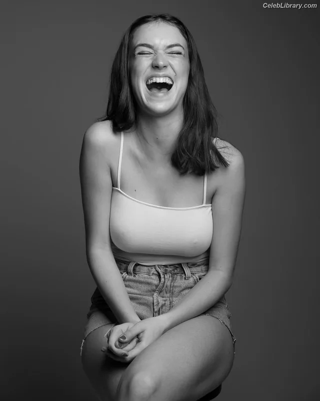 Alícia Falcó photo 4 of 63