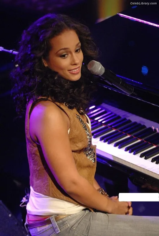Alicia Keys photo 16 of 232