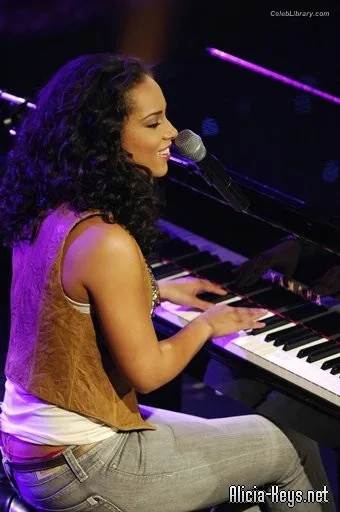 Alicia Keys photo 8 of 232