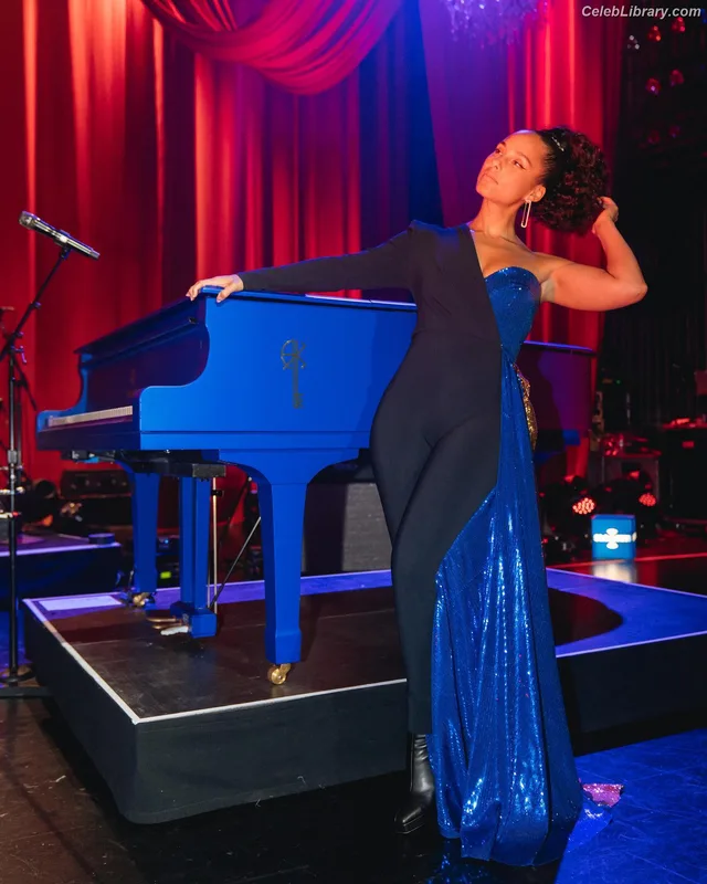 Alicia Keys photo 15 of 232
