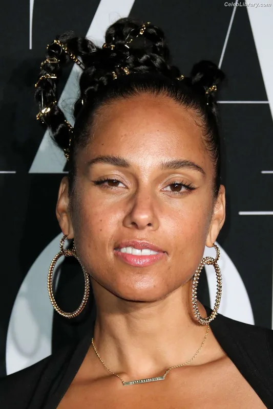 Alicia Keys photo 3 of 232
