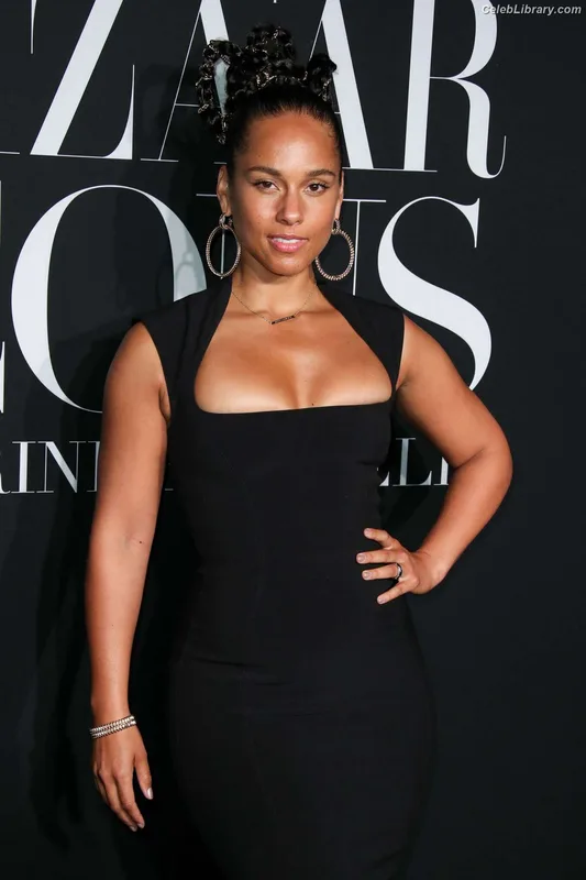 Alicia Keys photo 8 of 232