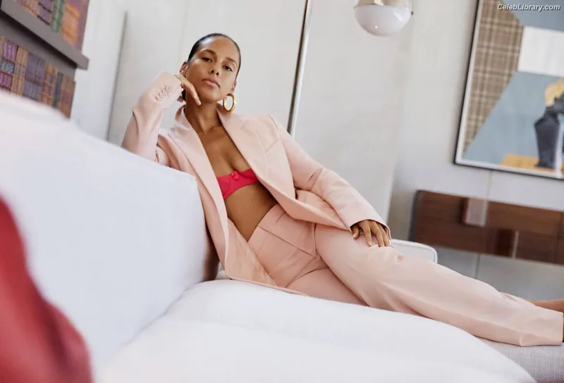 Alicia Keys photo 10 of 232