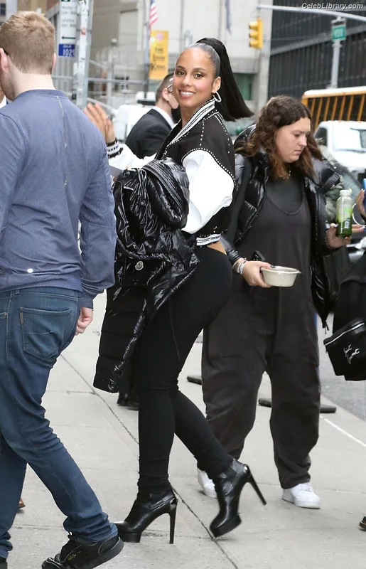 Alicia Keys photo 15 of 232