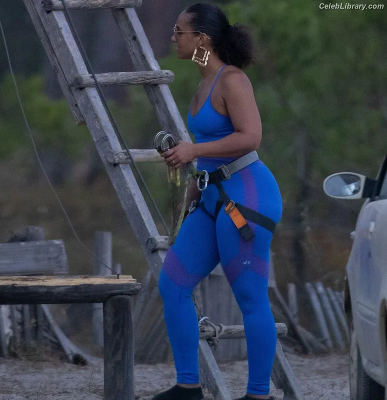 Alicia Keys photo 8 of 232