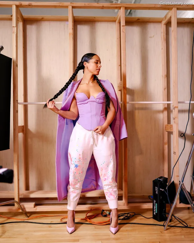 Alicia Keys photo 14 of 232