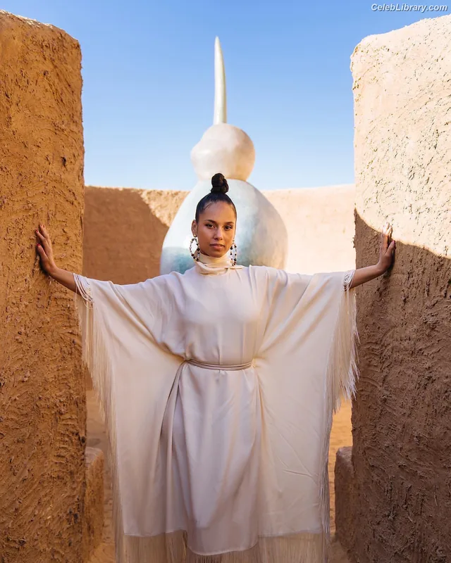 Alicia Keys photo 1 of 232