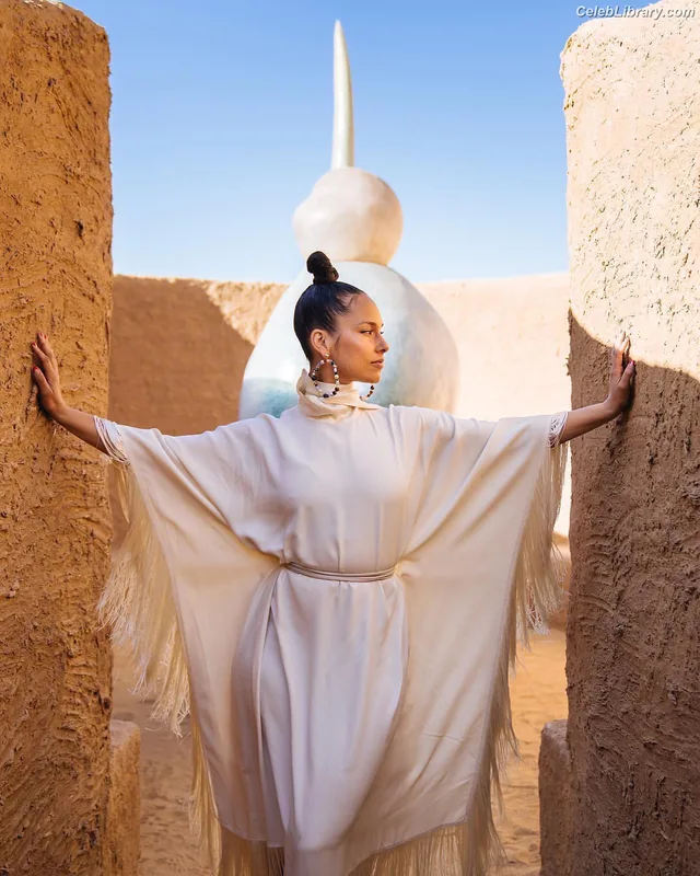 Alicia Keys photo 3 of 232