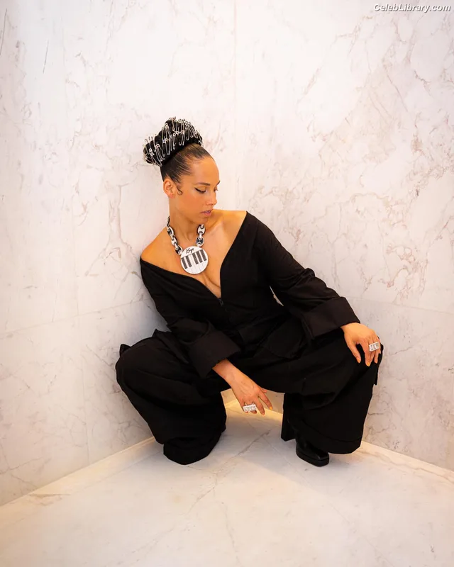 Alicia Keys photo 5 of 232