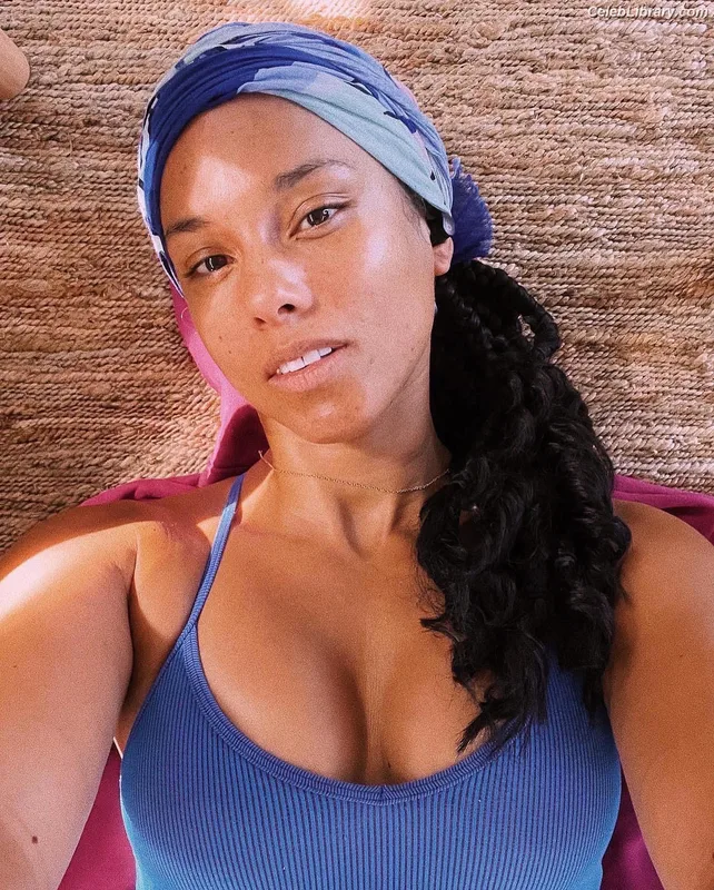 Alicia Keys photo 7 of 232