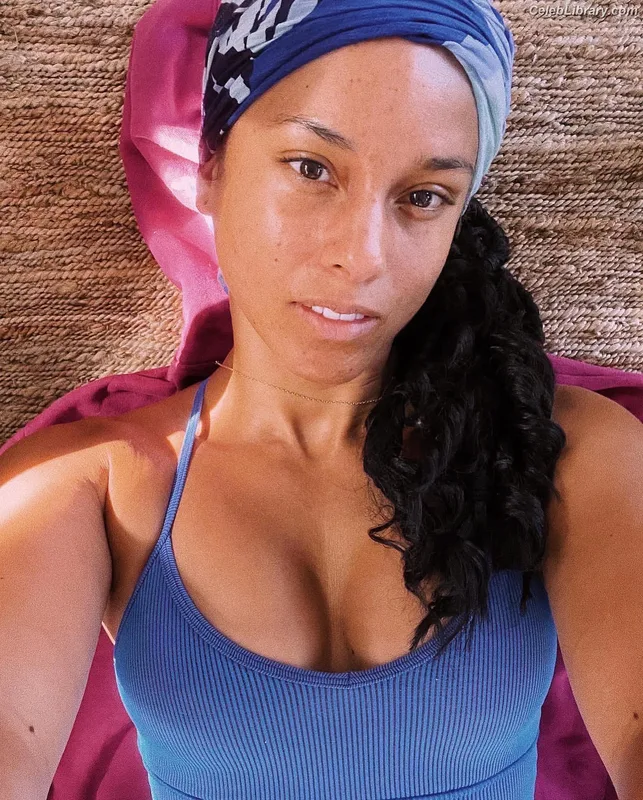 Alicia Keys photo 9 of 232