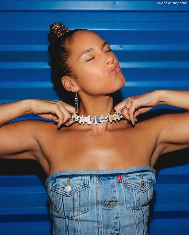 Alicia Keys photo 16 of 232