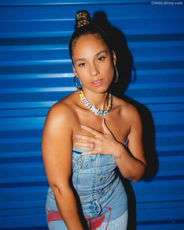 Alicia Keys photo 18 of 232