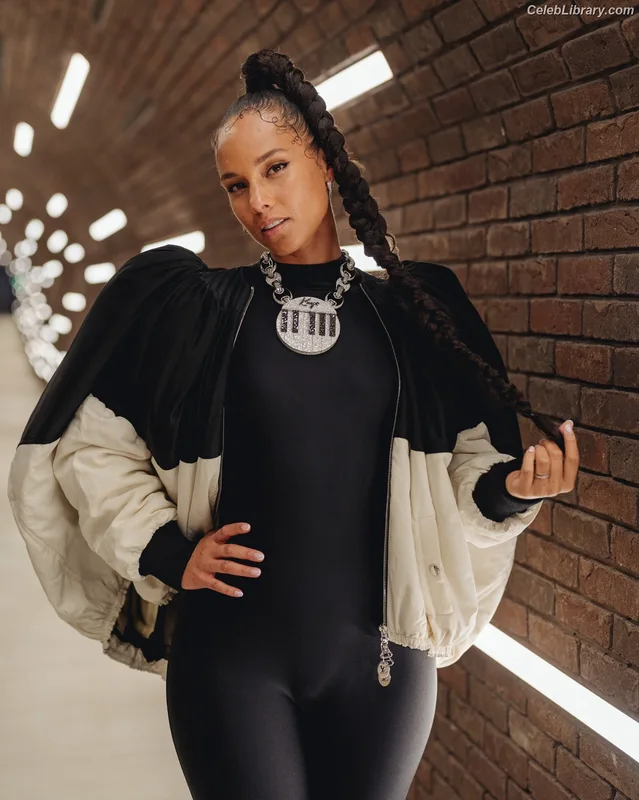 Alicia Keys photo 1 of 232