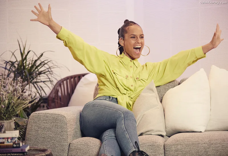 Alicia Keys photo 5 of 232