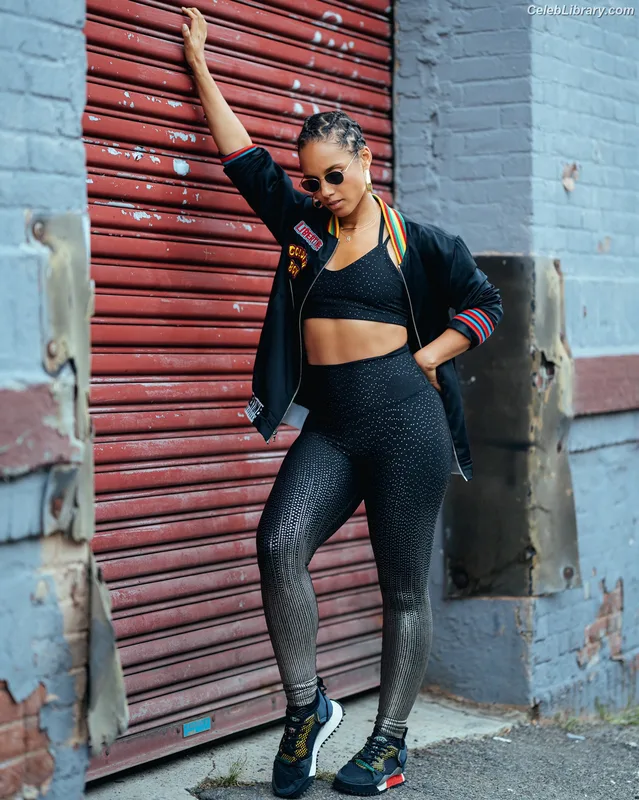 Alicia Keys photo 7 of 232