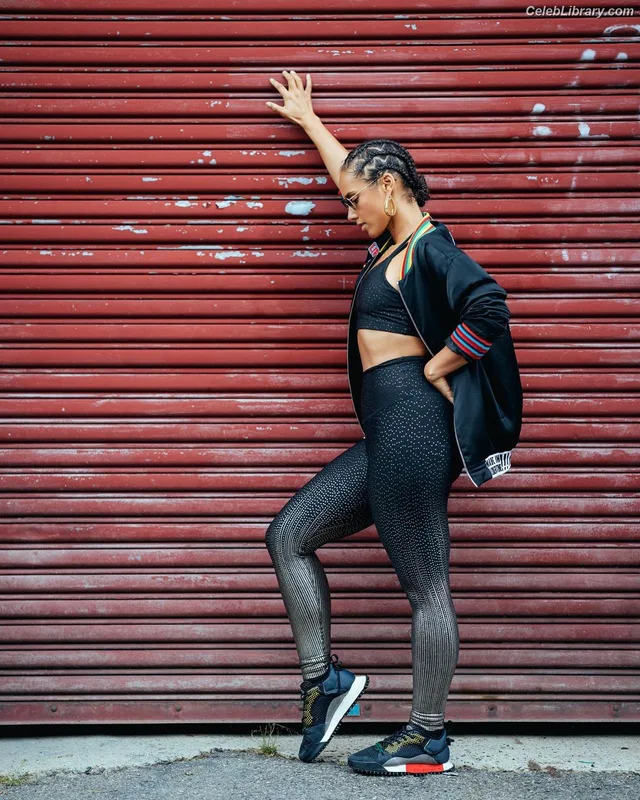 Alicia Keys photo 9 of 232