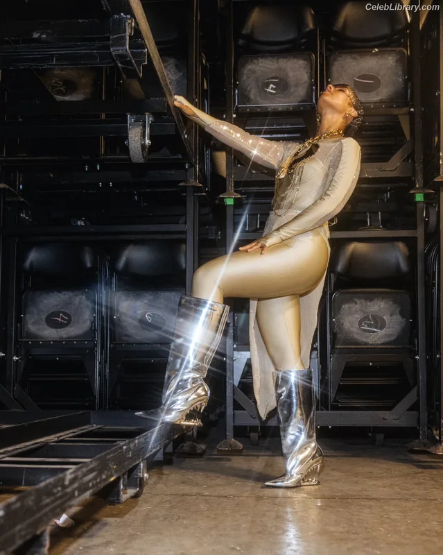 Alicia Keys photo 12 of 232