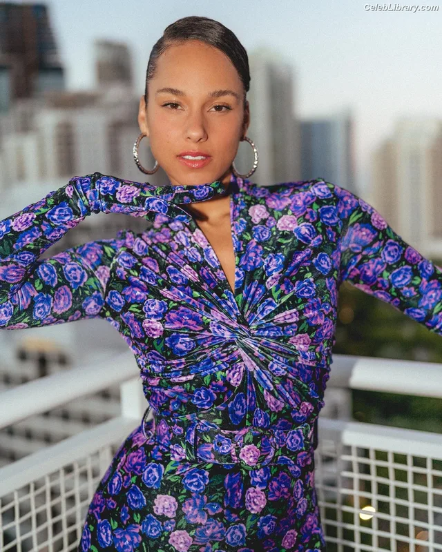 Alicia Keys photo 15 of 232