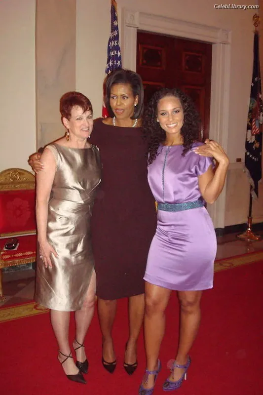 Alicia Keys photo 19 of 232