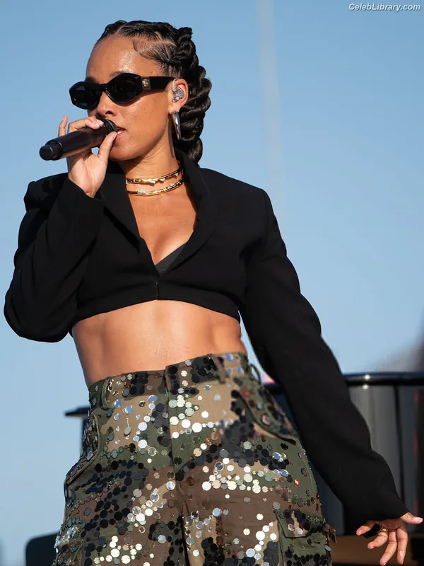 Alicia Keys photo 4 of 232