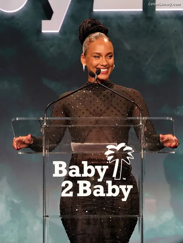 Alicia Keys photo 3 of 232