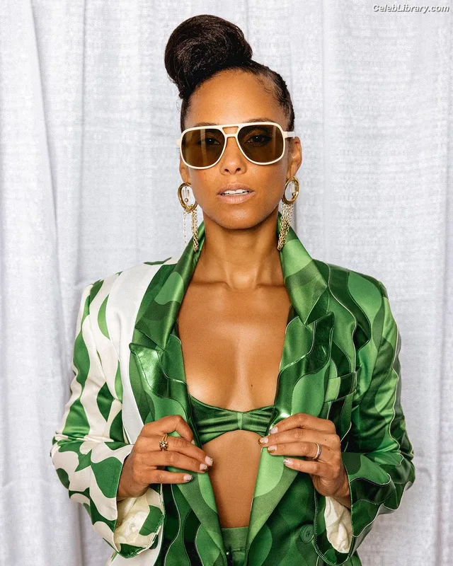 Alicia Keys photo 9 of 232