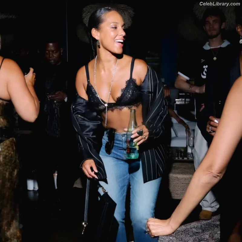 Alicia Keys photo 4 of 232