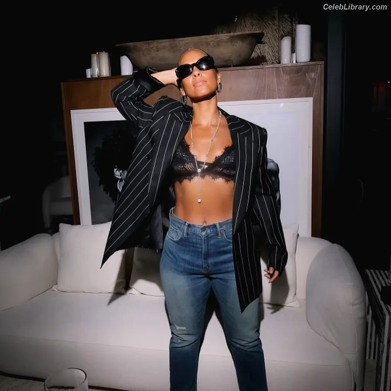 Alicia Keys photo 5 of 232