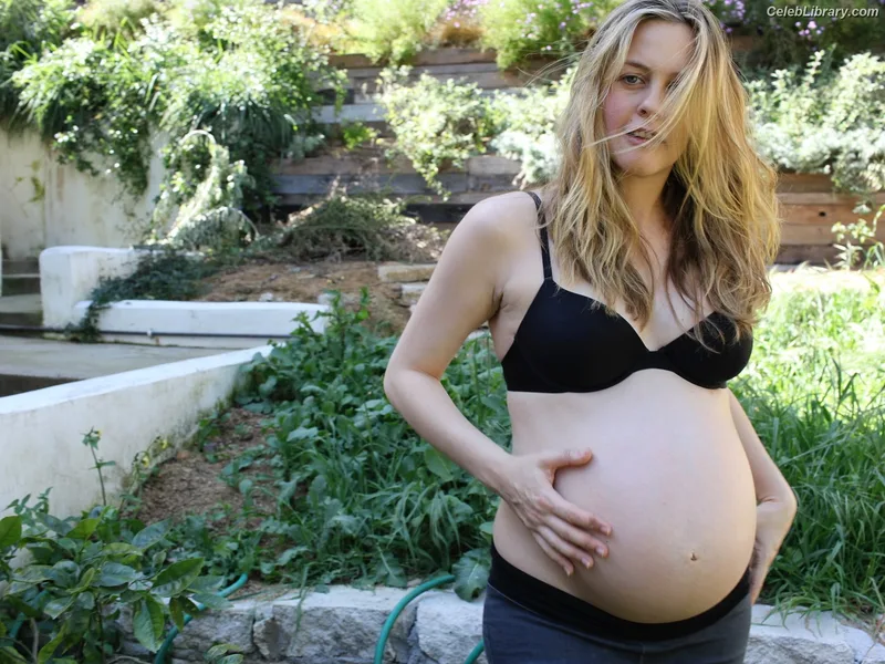Alicia Silverstone photo 10 of 146