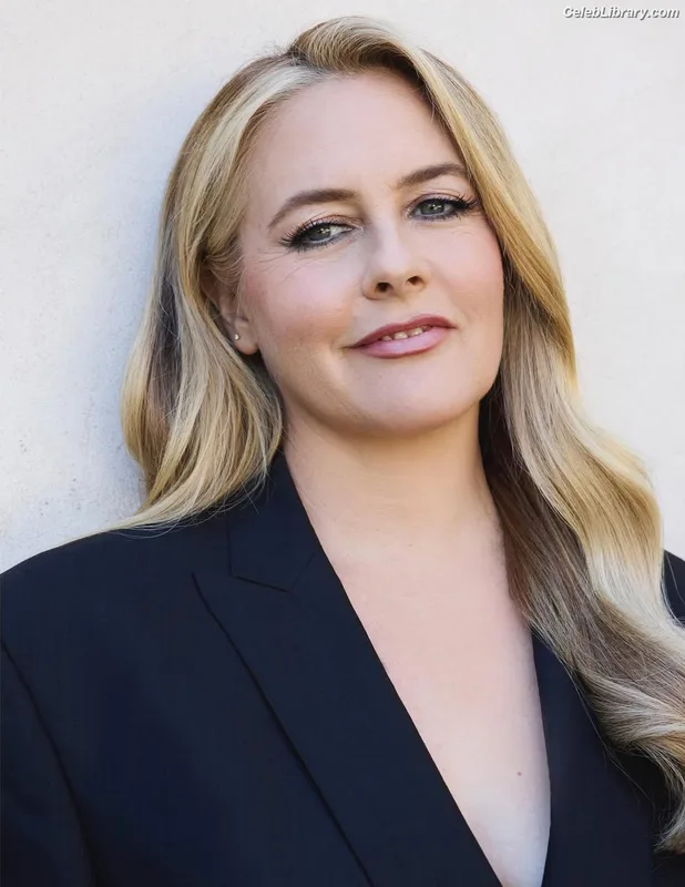 Alicia Silverstone photo 22 of 146