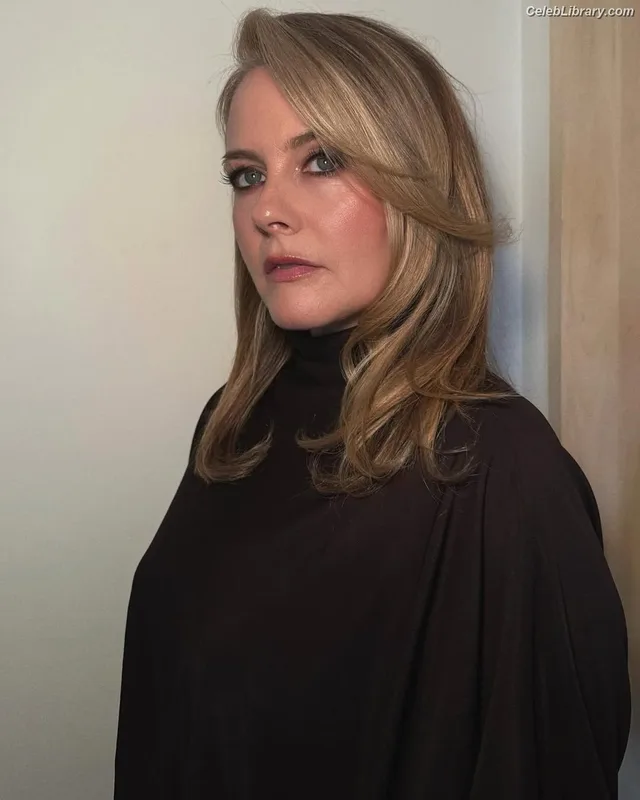 Alicia Silverstone photo 4 of 146