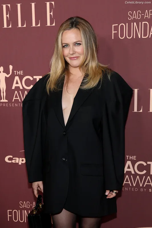 Alicia Silverstone photo 17 of 146
