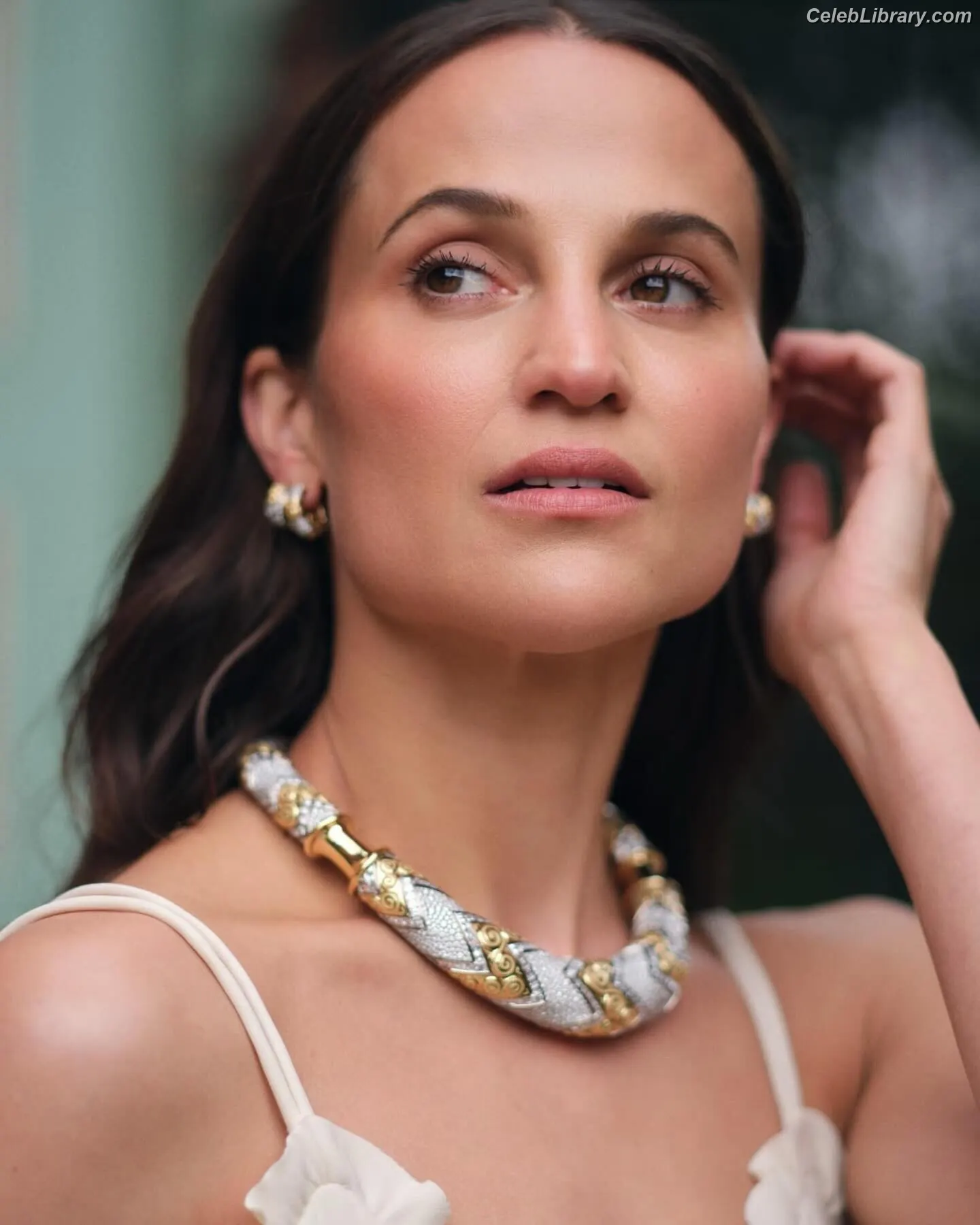 Alicia Vikander photo 12 of 440
