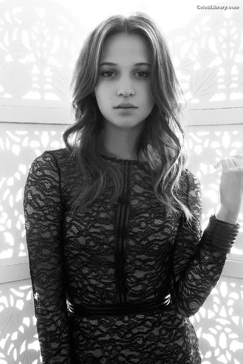 Alicia Vikander photo 20 of 440