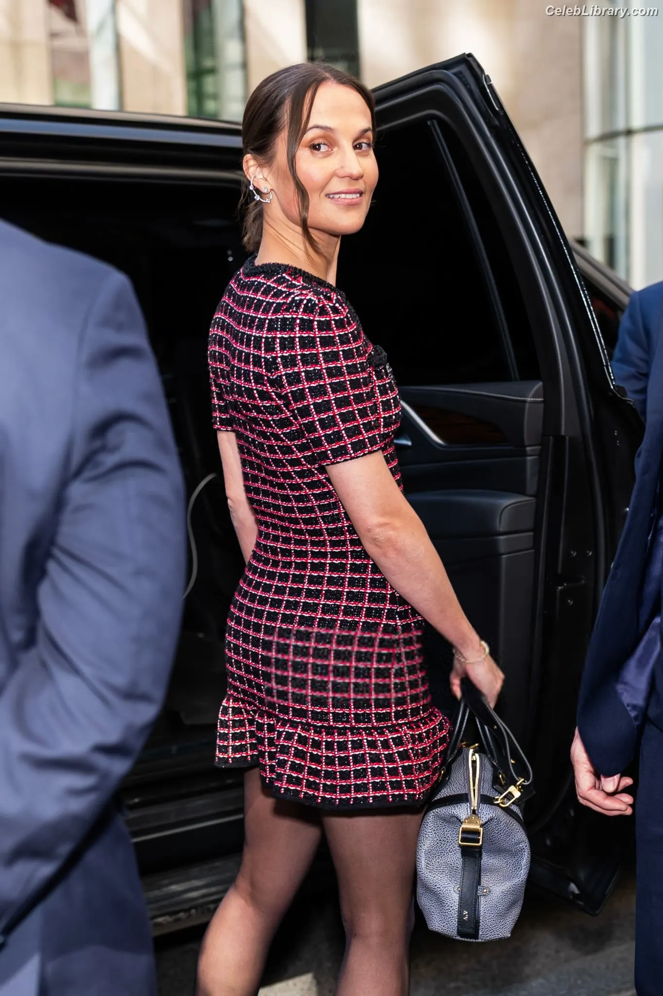 Alicia Vikander photo 17 of 440